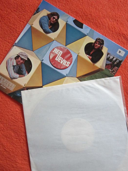 vinil rar Red Devils-Redevils/The Boys-To Hell With Boys-pun