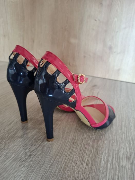 Обувки на ток с каишка, 37 номер