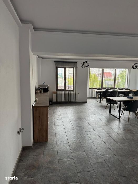 Spatiu Comecial Mioveni, 100 mp + terasa de 100 mp, amenajat, bloc nou