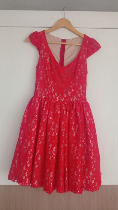 Vând rochițe scurte elegante