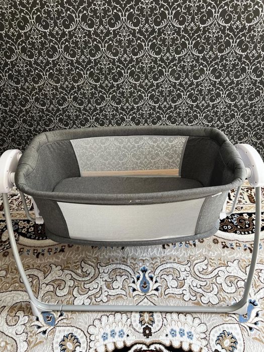 Продам детскую кроватку автоматического укачивания