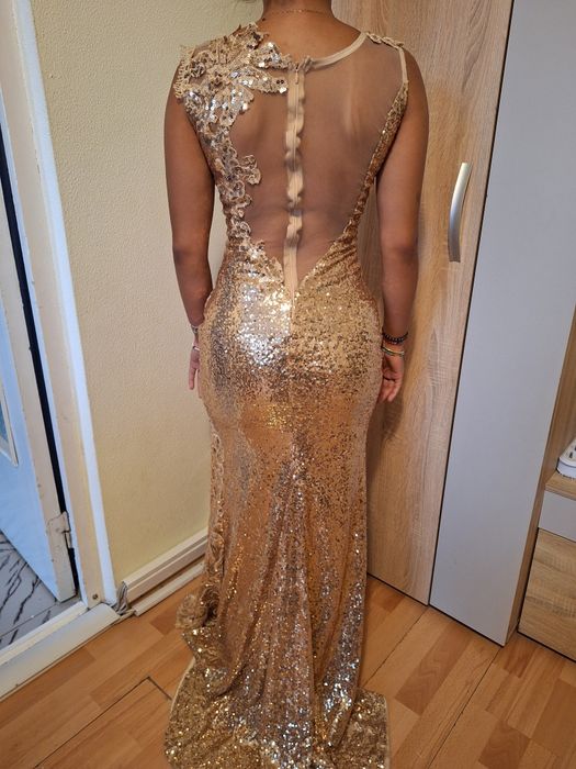 Vând rochii de seară