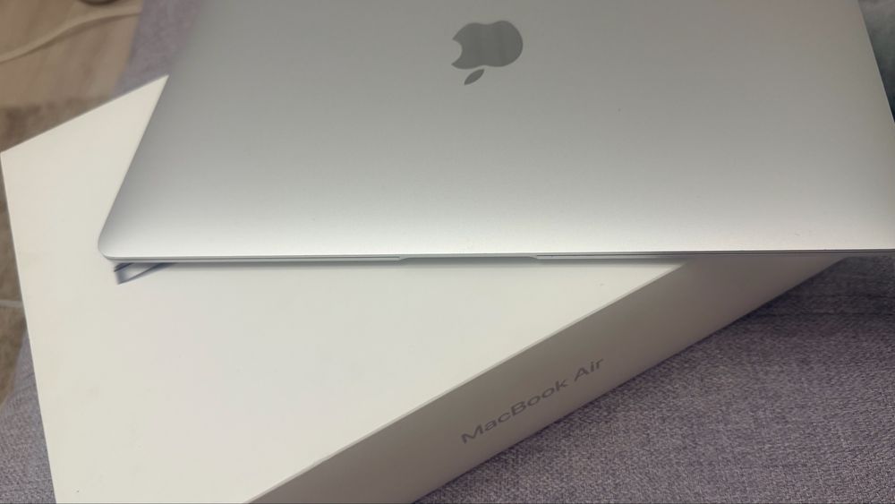 MacBook Air 13-i