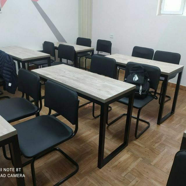 Парта для школьников с стульями