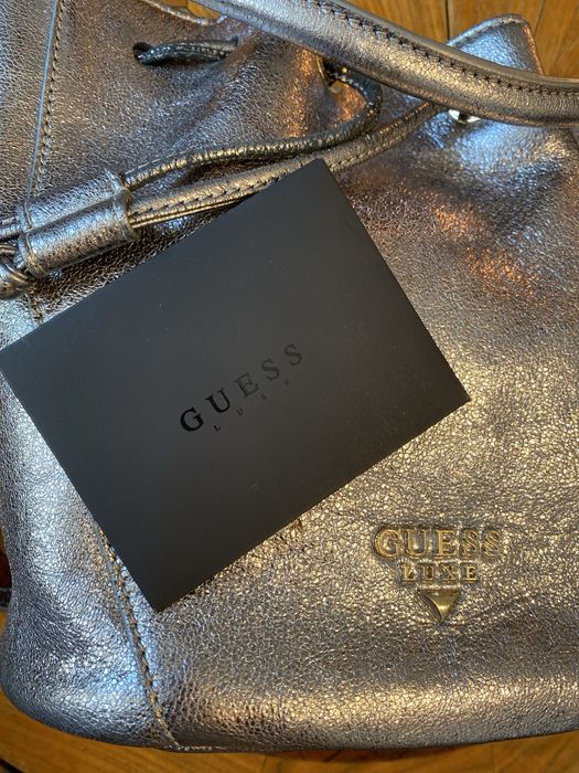 Сребриста чанта  Guess luxe