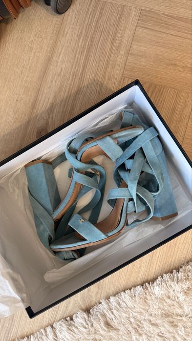 Оригинални обувки и сандали: Louis Vuitton, Elisabetta Franchi, Balmain, Versace, Dior и Chanel
