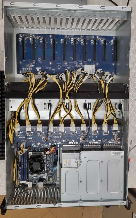 Сървър GIGABYTE G431-MM0 / AMD EPYC 3151 SoC / Поддържа 10x GPU видеокарти