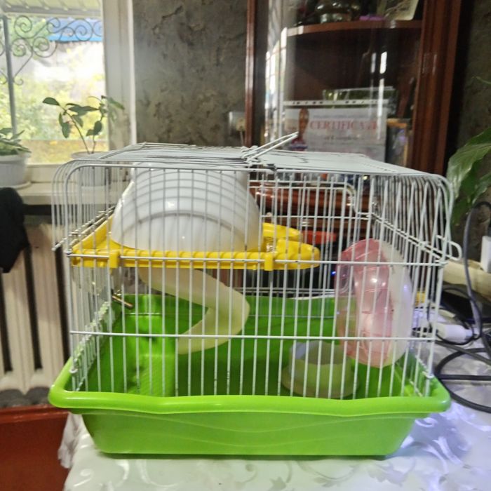 продам 2  клетки для хомяков
