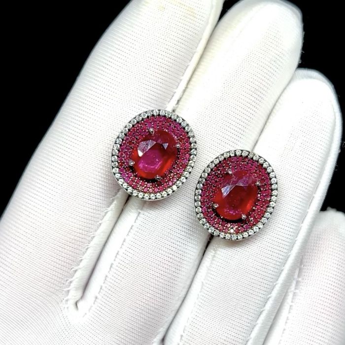Роскошные серьги с натуральными Рубинами и белыми Сапфирами
