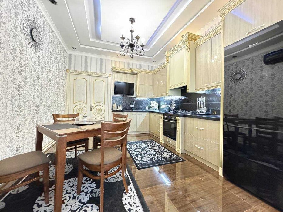 4 комнатная квартира 170м2 + 100м2 Люкс ремонт в Попугайчике на Чехова