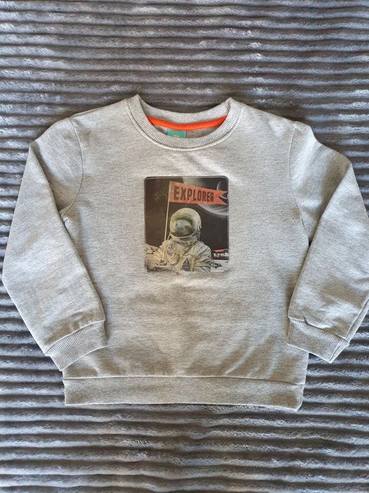 Сива спортна блуза с променяща се картинка Космос 116см.