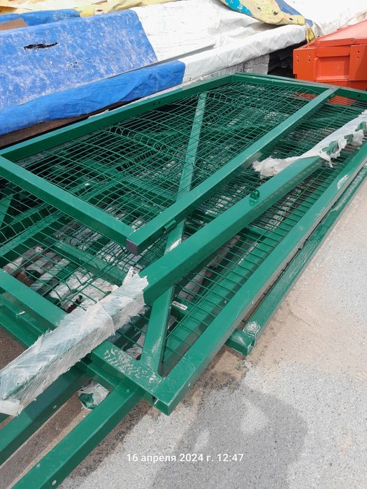 Забор варота стена