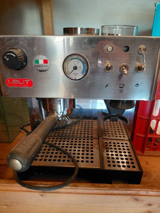 Vând expresor Lelit