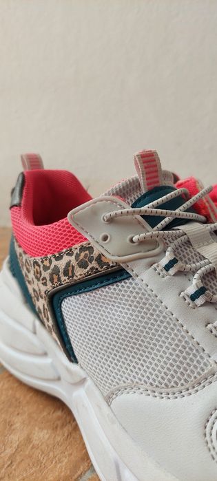 Сникърси от Deichmann