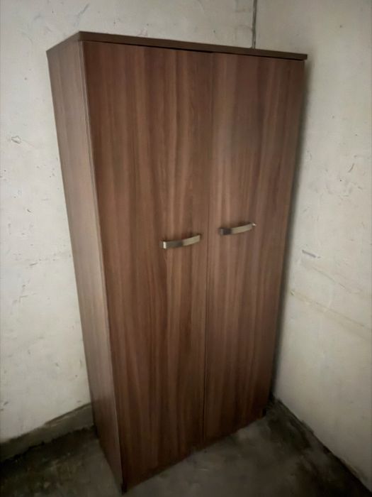 Шкаф распашной коричневый