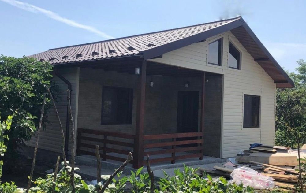 Case pe structură metalică