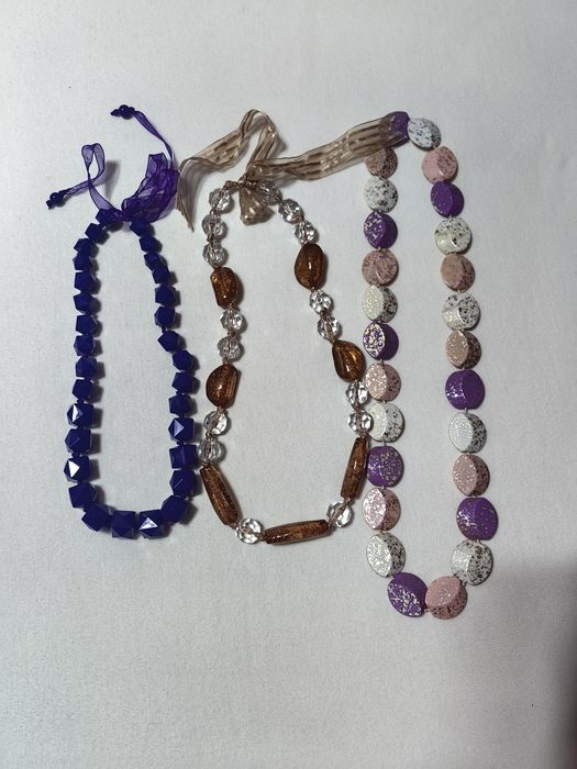 Бижута камък и пластмаса