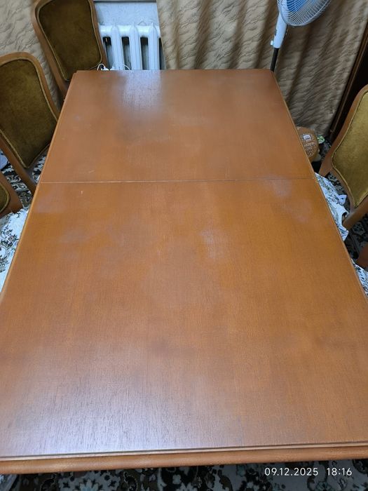 Продам стол и стулья