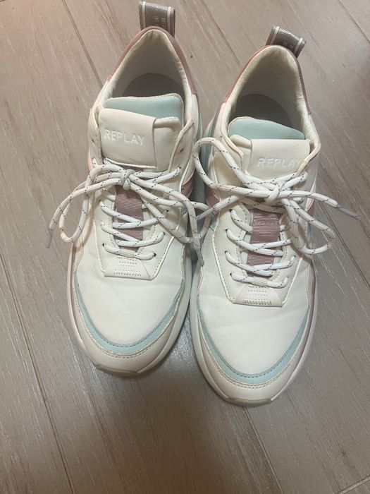 Оригинални сникърси Replay