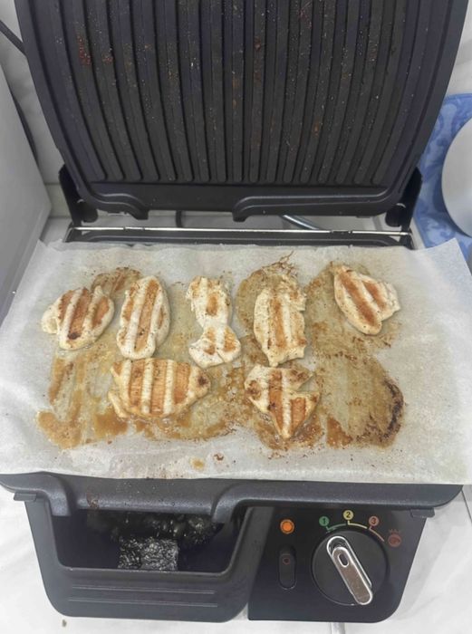 Срочно продается  грильница в отличном состояние!