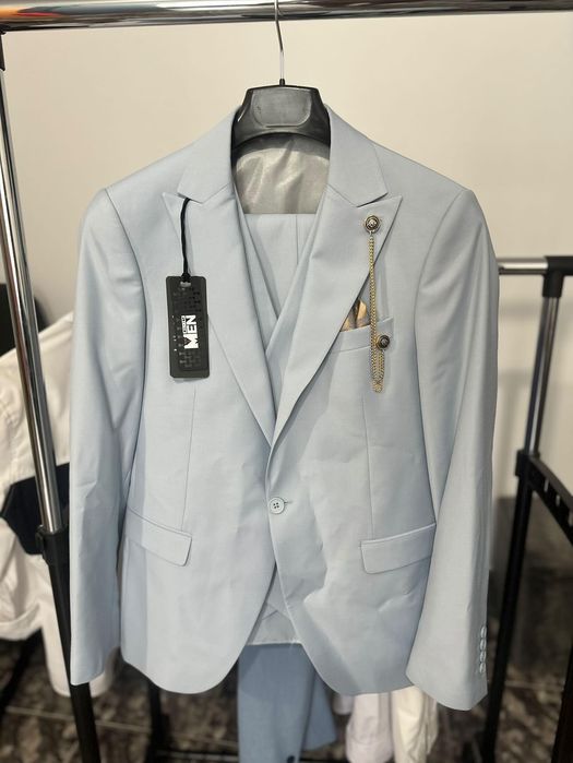 Costum bărbătesc, NOU, etichetă. + accesorii M-L-Xl