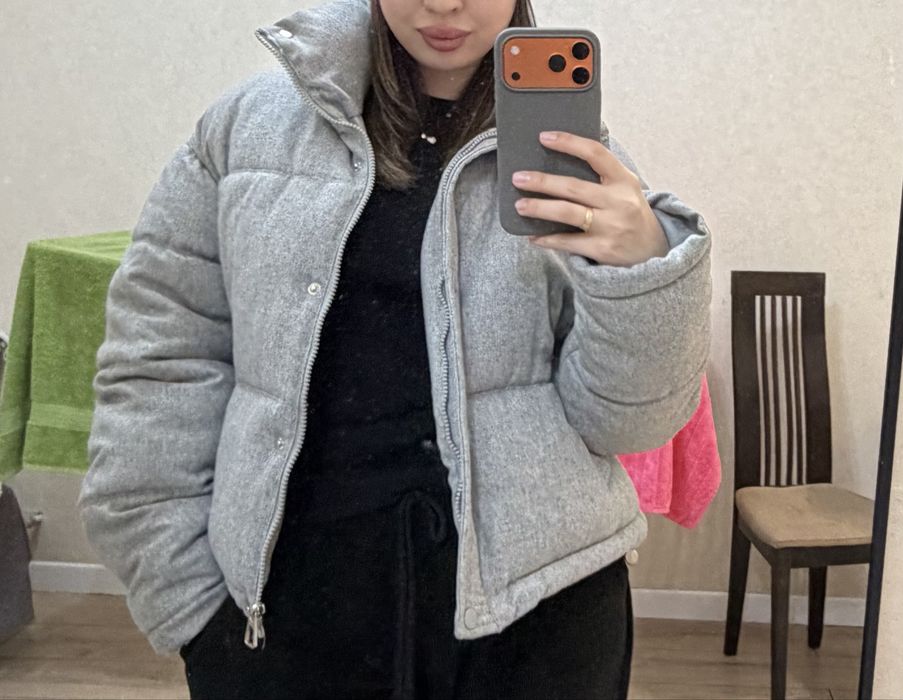 Куртка светло серая, плотная, теплая