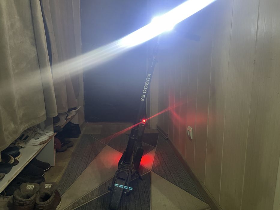 Продам электросамокат куго с3