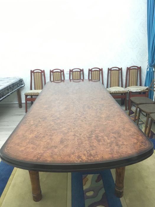 Стол для гостинной