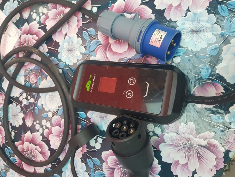 Statie de incarcare masina electrica/hybrid,  7Kw cu limitator de putere 8-10-13-16-25-32 A ,TIPE 2 curent monofazic, cablu 5 m. mufa BLUE  CEE