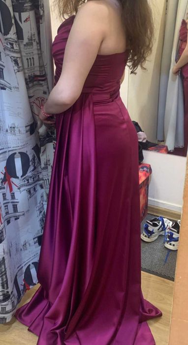 Bust 90 talie 70 sold: 95
înălț. 168 greut. 65 kg