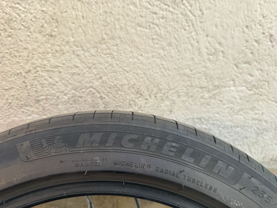 Автомобилни гуми 235 45 18 Mishelin