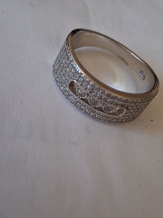 Vând set de argint cu pietre Inel,cercei, medalion