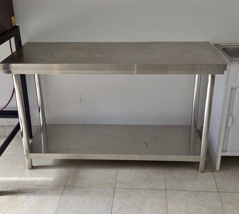 Masă inox cu poliță – 1,40 m