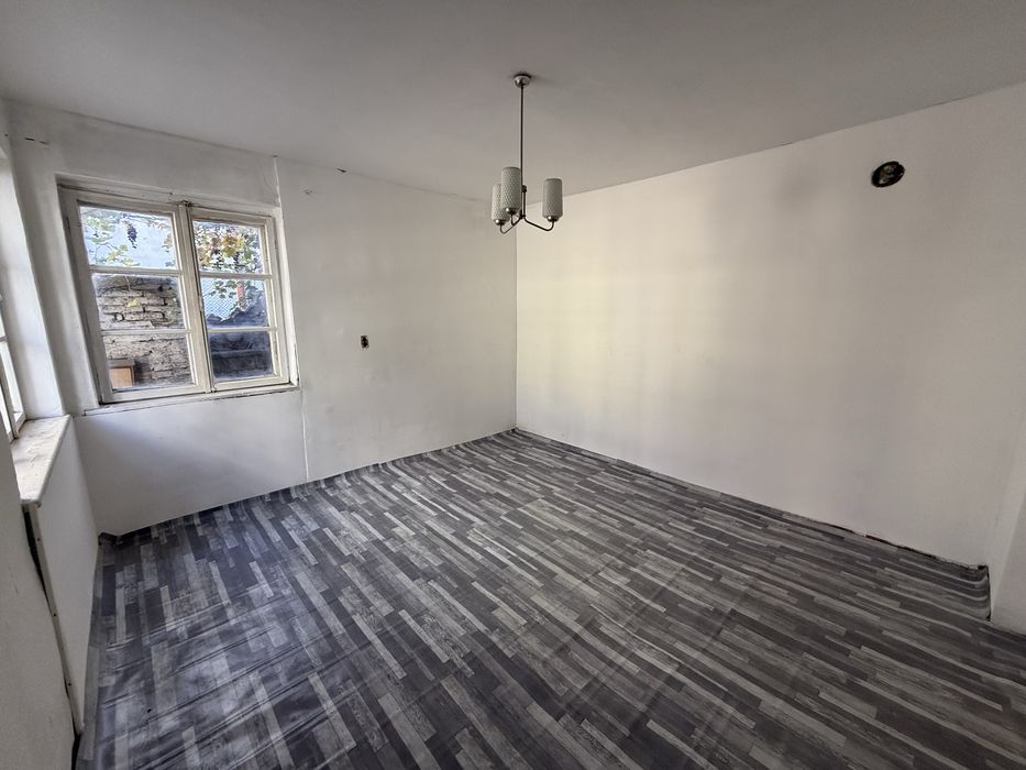 Продава се Етаж от къща в Варна, Базар Левски - 60 кв.м за 1411 €/кв.м - Снимка #9