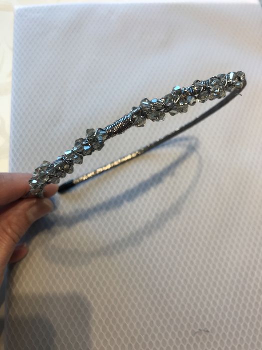 Диадема с камъни и гривни