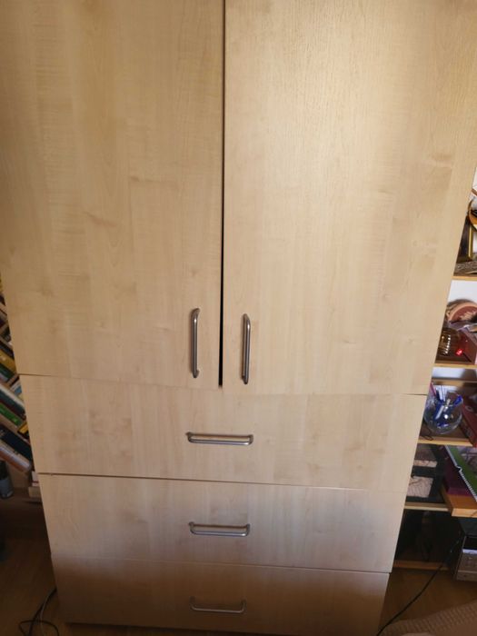 Dulap cu trei sertare