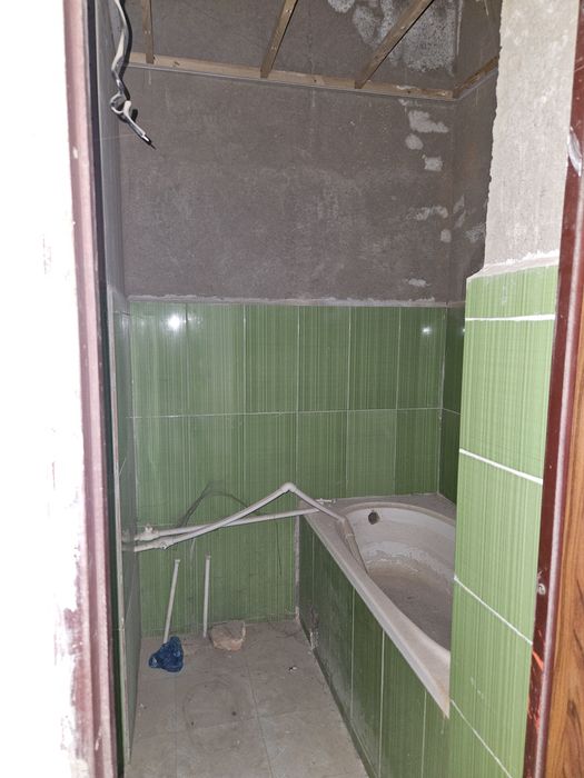 Карши Инфин банк тугрисида 3 этаждан 2 хонали 96 кв Дом сотилади.