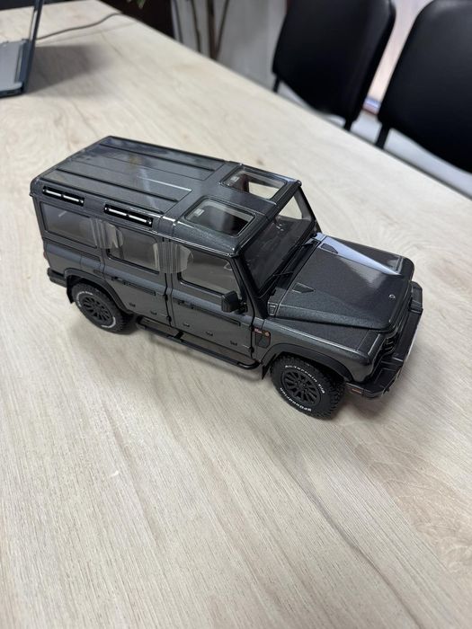 Колекционерски колички INEOS GRENADIER Donny 1:18