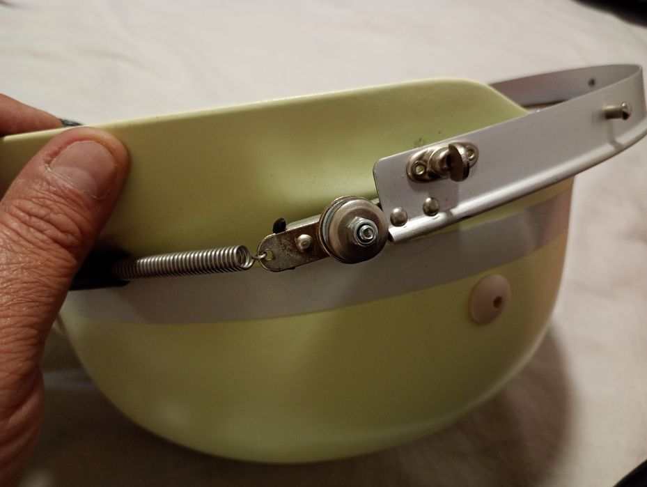 Vând / schimb casca din material fosforescent