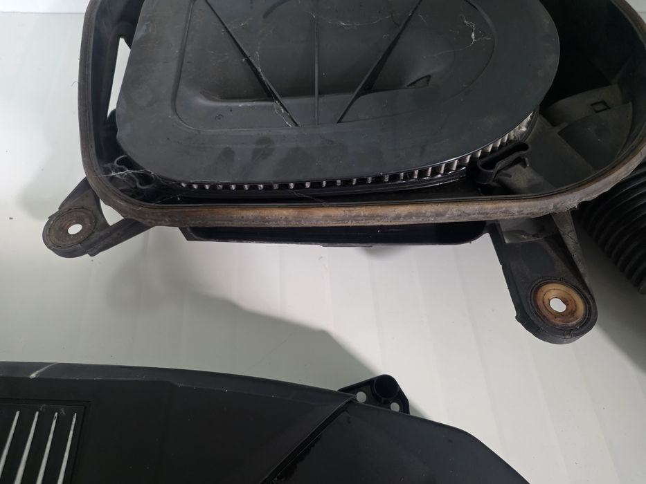 Carcasa filtru aer capac motor BMW X3 F25 N47 2.0 diesel