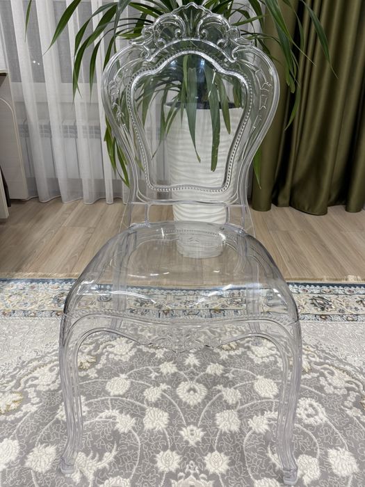 Продам 12 штук стульев
