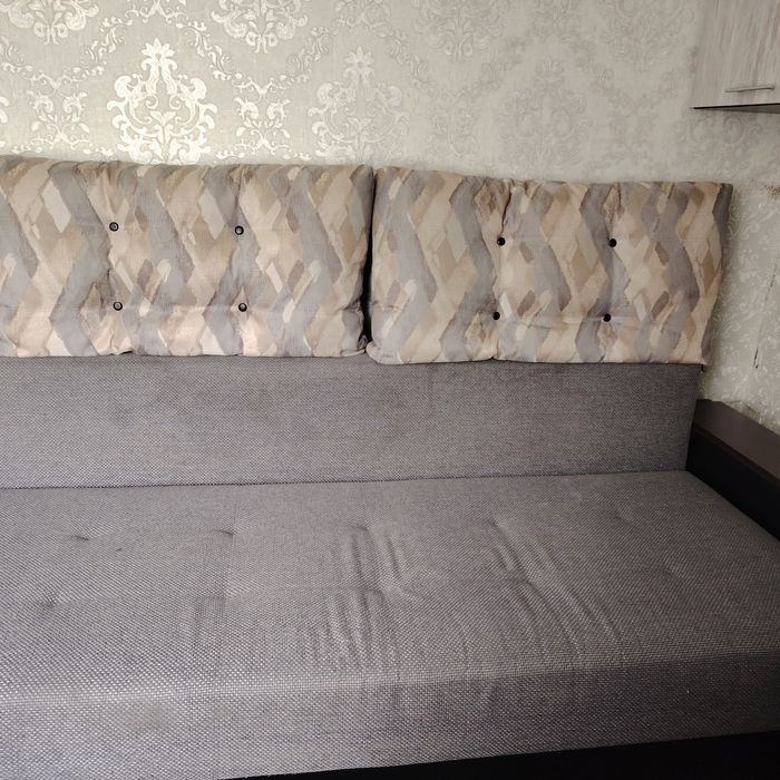 Продам диван раздвижной. Находится в Лисаковске. ТОРГ