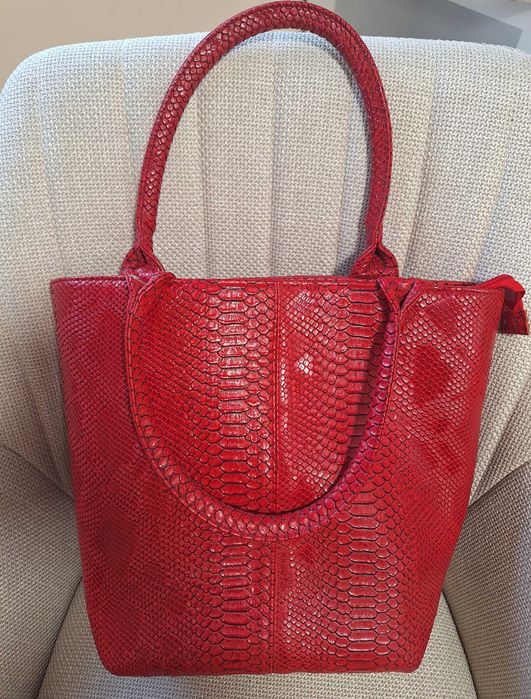 Актуална червена чанта