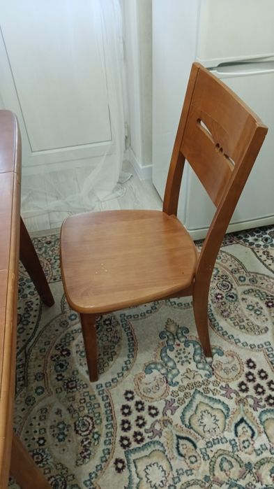 Стол и стулья для кухни