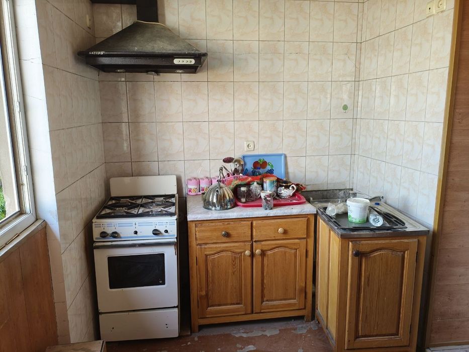 Продам газ плиту и мебель