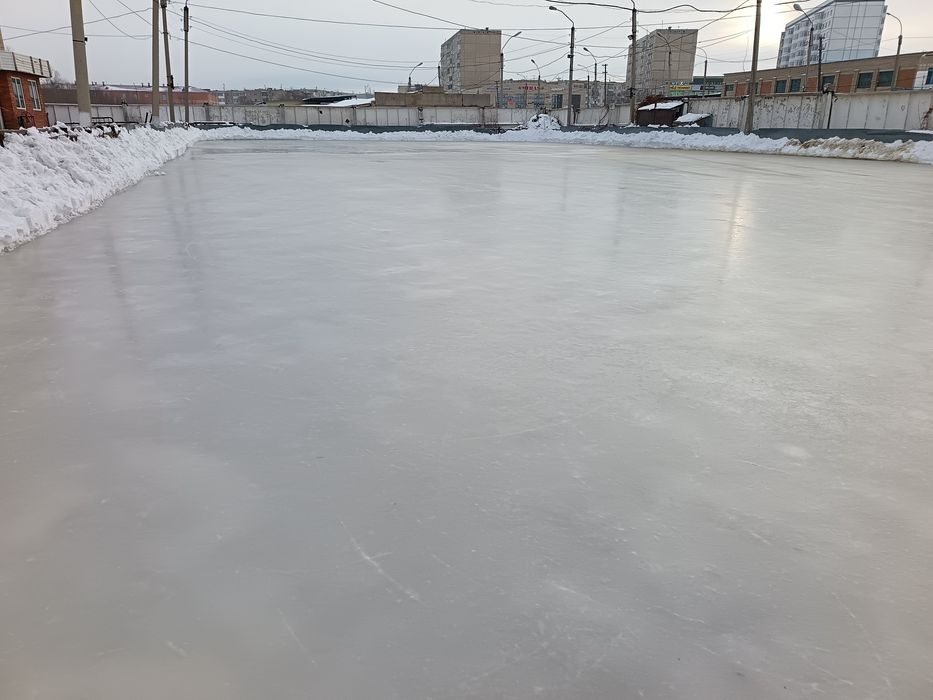 Прокат коньков корт работаем с 9 до 02:00