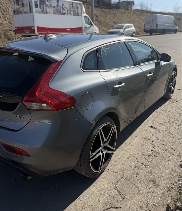 Vand Volvo v40 an fabricatie 2017