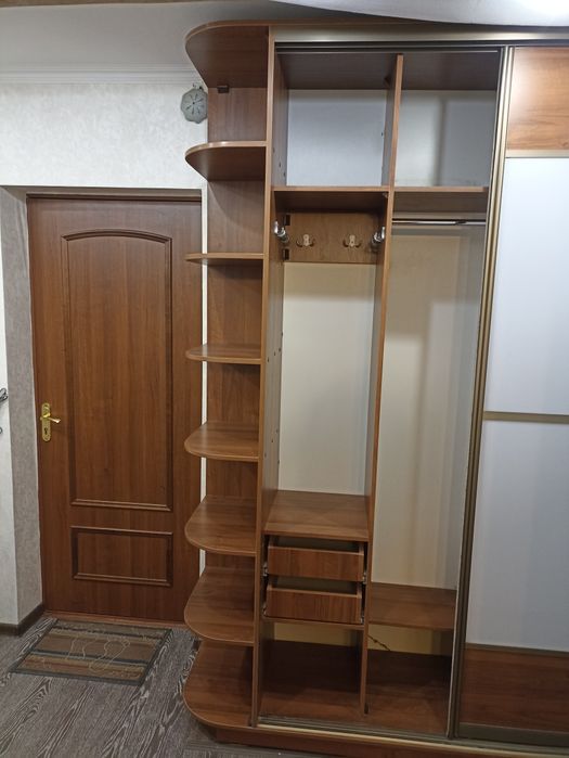 Шкаф купе с зеркалом