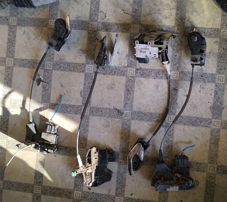 Резервни части Mazda Tribute /2.0 i 16V 4WD 124кс/