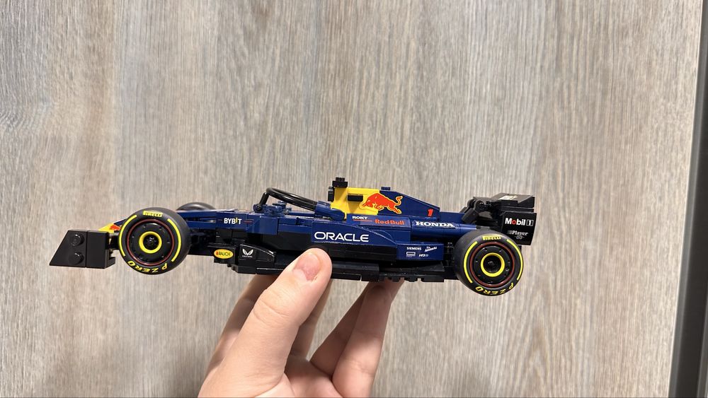 LEGO F1 Red Bull Oracle RB19 (Rastar) 1:24